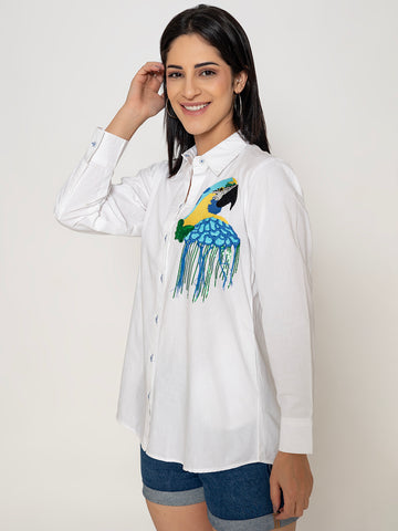 WHITE FRONT EMBROIDERED MACAW COTTON SHIRT WITH HANGING SEQUENCE DETAILING
