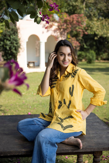 SOLID COLOR FRONT EMBROIDERED BUTTON-UP SHIRT.