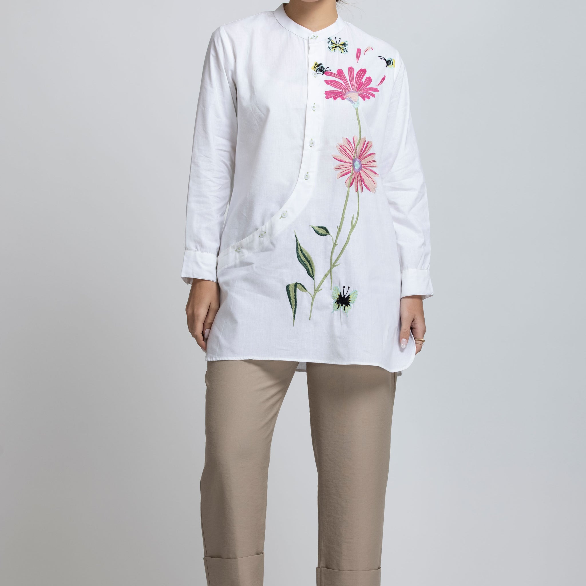 SOLID COLOR FRONT EMBROIDERED BUTTON-UP WHITE SHIRT